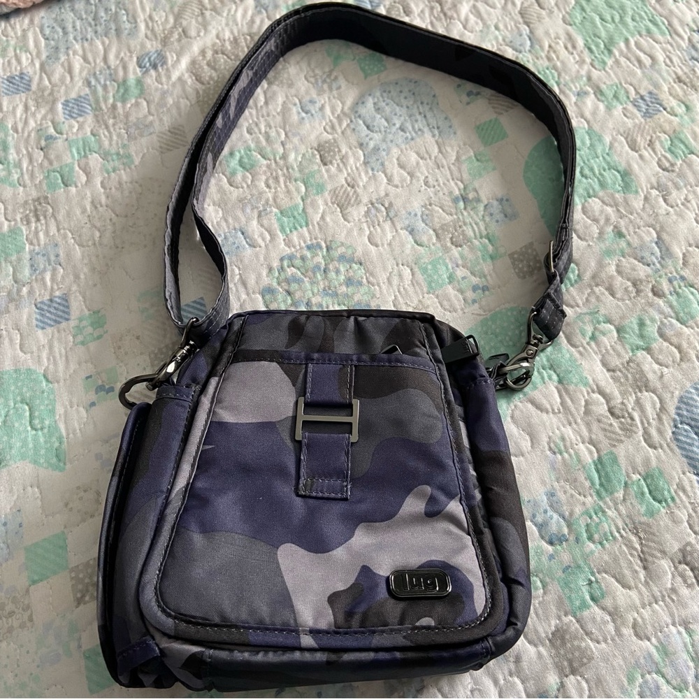 NWOT lug infinity collection Can can